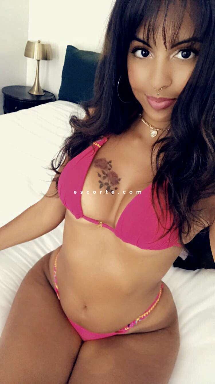 rencontre coquine entre femmes escort La Defense Syrinou